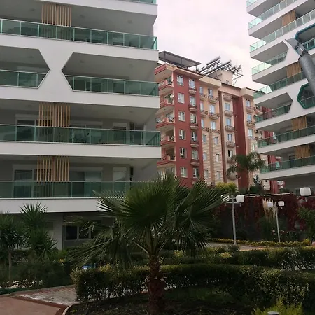 Emerald Park Apartment *