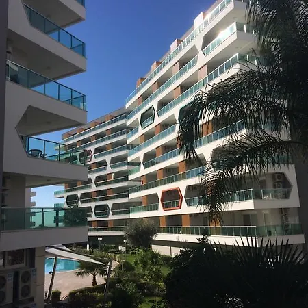 Emerald Park Apartment *